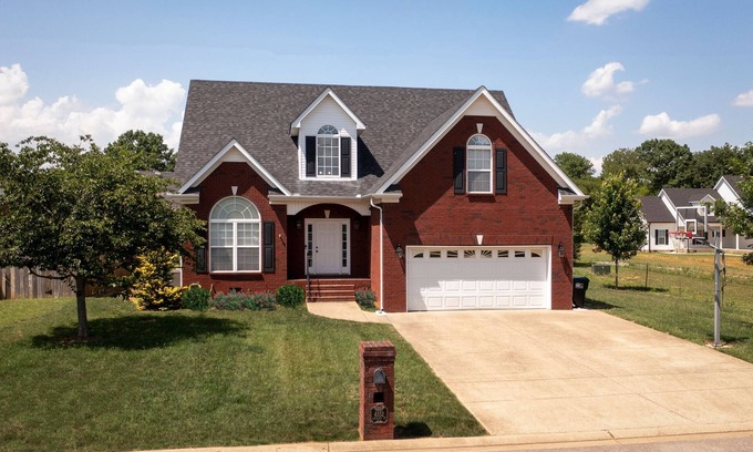 Murfreesboro House | Elegance & Serenity. "PRIVATE" 2nd Floor Apartment newly renovated.