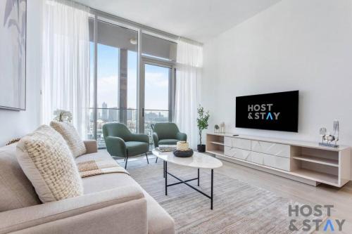 Jumeirah Village Circle House | Elegant 1BR at Bloom - Host & Stay