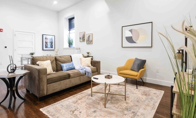 Downtown Newark Hotel | ★Elegant 2BR King Bed | Loft apt | 30 min to NYC★
