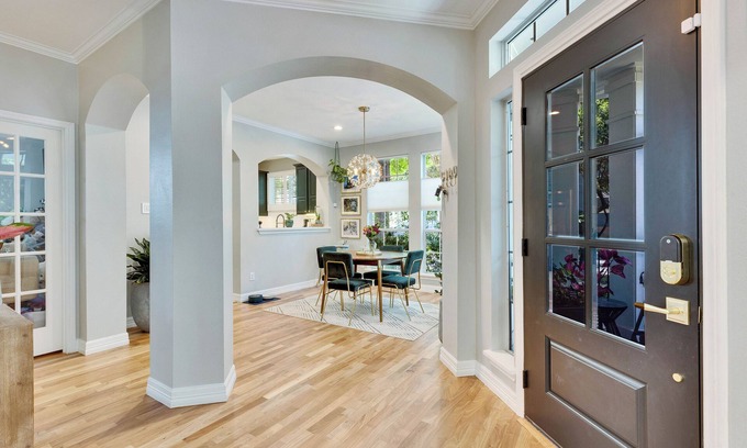South Lamar House | Elegant 3 Bed/2.5 Bath Home in Central Austin close to Zilker, Soco, & Downtown!