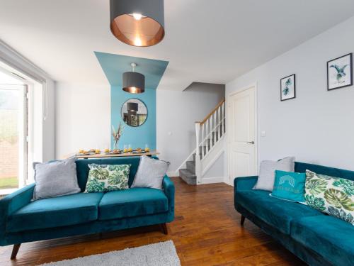 Ashford House | Elegant 3 Bed House For 5- City Central - Free Parking