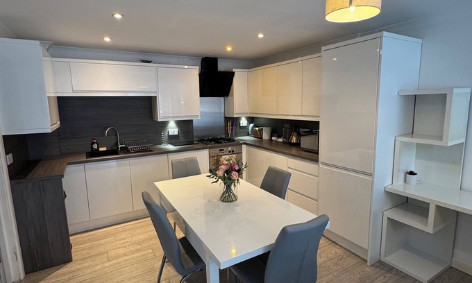 Bonnington Apartment | Elegant 3-Bedroom, 2-Bathroom Flat in Edinburgh’s Prestigious City Centre