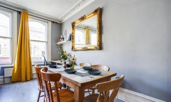 Lee House | Elegant 3 Bedroom Fulham-Chelsea Home/Rooftop Terrace/Jacuzzi/Sleeps 8