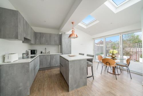 Island Gardens House | Elegant 3 Bedroom Retreat Minutes from Canary Wharf