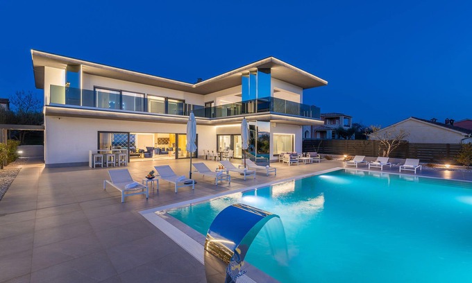 Kastelir Villa | Elegant 5-BR Villa with Heated Saltwater Pool & Chic Interiors Near the Coast
