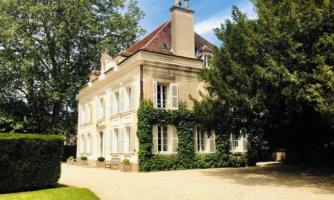 Hauterive House | Elegant 7-Bedroom Château in Burgundy Wine Country Near Chablis & Auxerre