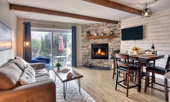 Mont-Tremblant Apartment | Elegant Apartment - View on Lake Tremblant & Mountain
