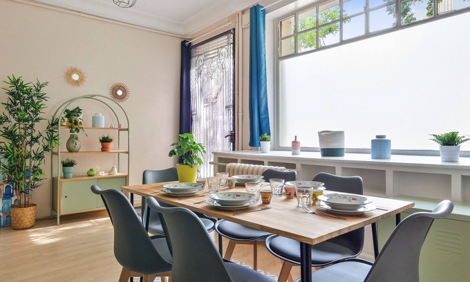 Porte de Saint-Cloud Apartment | Elegant Apartment in Paris 16th