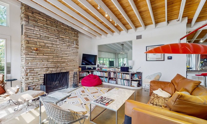 Barton Hills House | Elegant Austin retreat with fireplace, board games & architect design