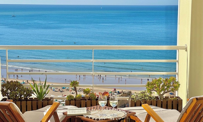 Praia da Rocha Apartment | Elegant beachfront apartment Wi-Fi Airco
