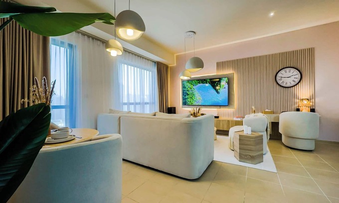 Dubai Marina Apartment | Elegant Coastal Retreat with Stunning Marina Views