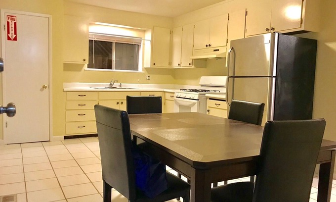 Richmond House | Elegant Cottage in Quaint Point Richmond for Extended Stay