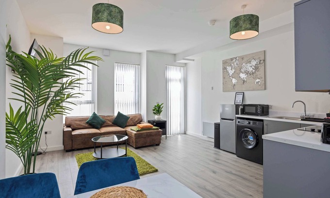 Belfast Apartment | Elegant East Village Apartment for Rent