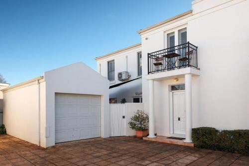 Albury House | Elegant Englehardt Villa