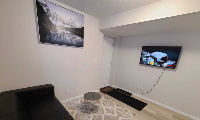 Airdrie House | Elegant guest suite with private entry & free parking
