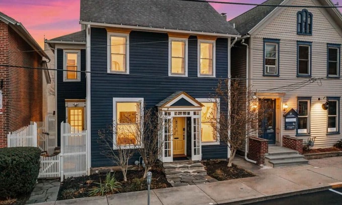 Stroudsburg Apartment | Elegant Historic 5BR Home in Downtown Stroudsburg