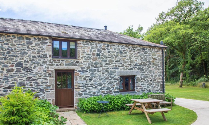 Tavistock House | Elegant Holiday Home in Tavistock with Garden, Barbecue, Fireplace