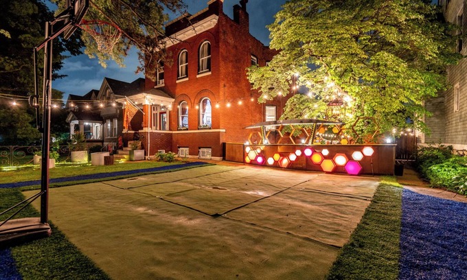 St. Louis House | Elegant house pool, sports, pizza & boat bar, business center, mini theater.
