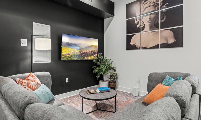 West Poplar Apartment | Elegant King Bed Condo Steps From the MET