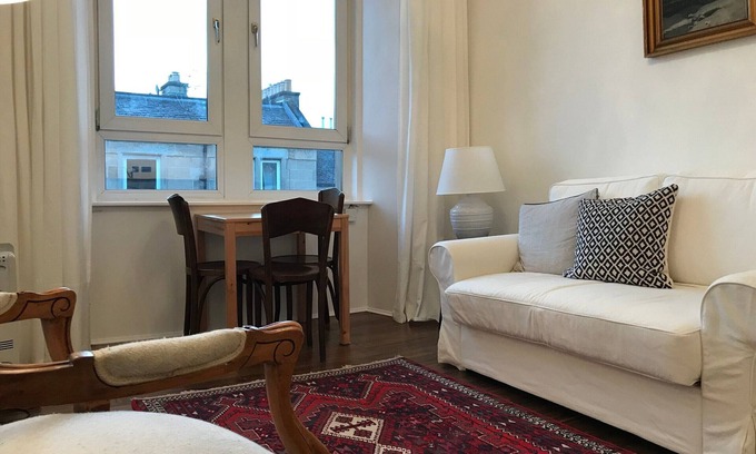 Dalry Apartment | Elegant Modern 1BR Near Center, Trains - 5mn walk