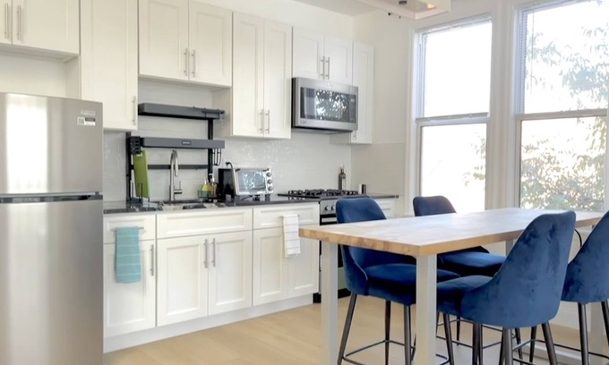 Queens Apartment | Elegant Modern and Spacious Loft Studio w/King Bed