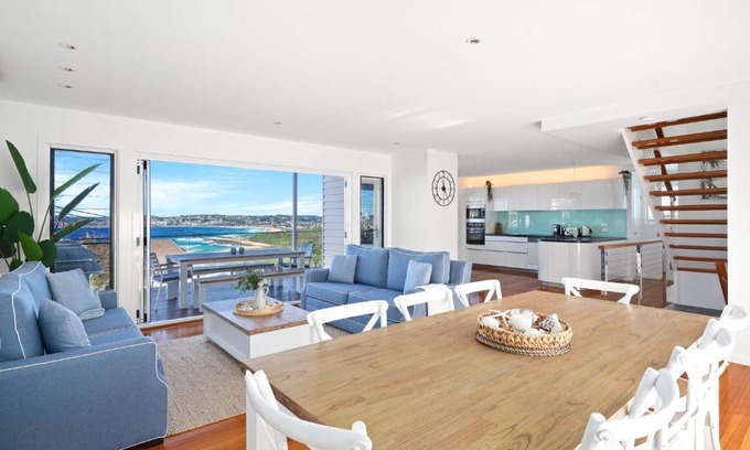 Forresters Beach House | Elegant Sea-facing Home with Fantastic Views