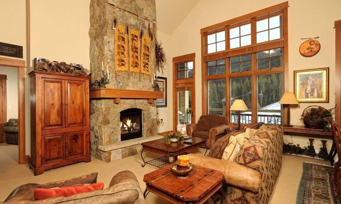 River Run Condo | Elegant Ski-in/Ski-out Condo + Outdoor Hot Tub