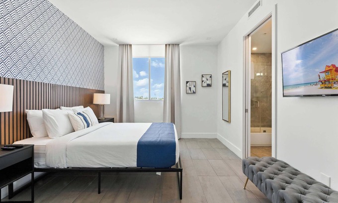 Flamingo/Lummus Apartment | Elegant SoBe 2 Bedroom Apartment