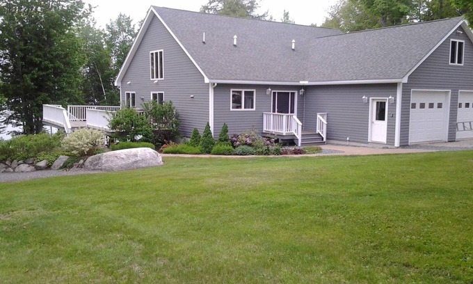 Franklin House | Elegant, spacious 5 bedroom home on Molasses Pond