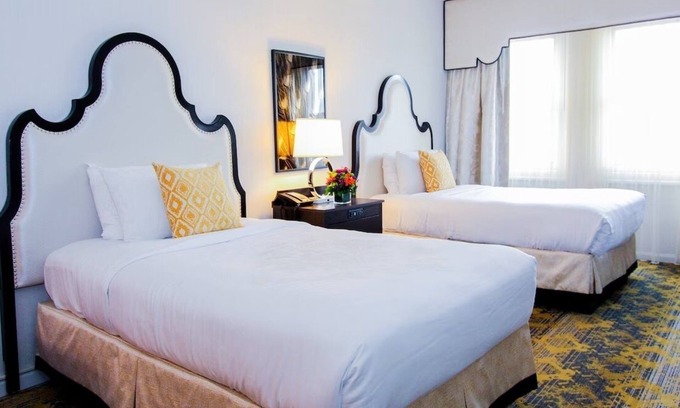 Kalorama Heights Hotel | Elegant Stay with Onsite Dining & In-Room Spa Services in Heart of D.C.