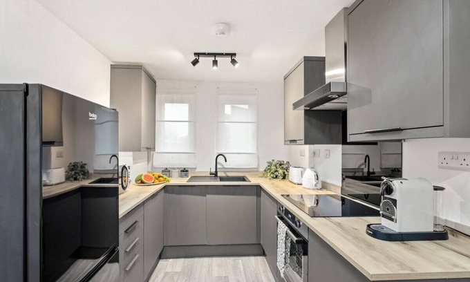 Newborough Apartment | Elegant Suburban Apartment