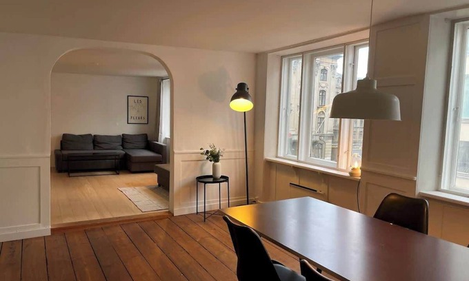 Indre By Apartment | Elegant Townhouse - Steps from Amalienborg