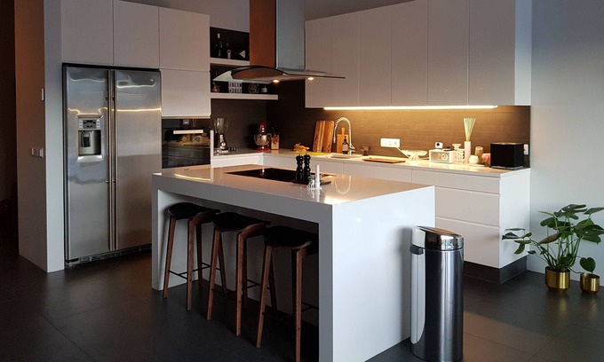 Reykjavik House | Elegant townhouse with hot tub