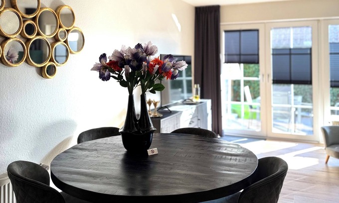 Dangast House | Elegant vacation home with fenced garden! Close to the beach! 6 pers. dogs allowed!