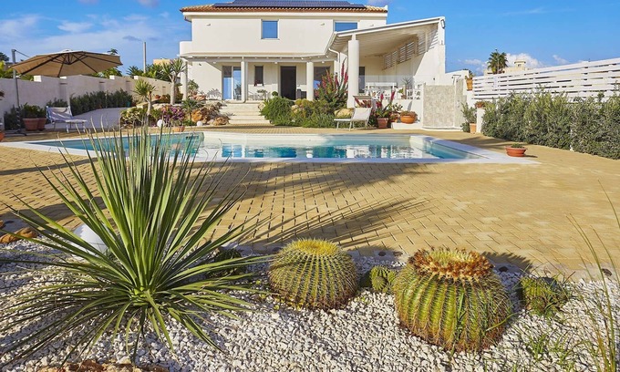 Petrosino Villa | Elegant villa with pool in Sicily/Modern furnishings in the bright rooms/Immersed in the green viney