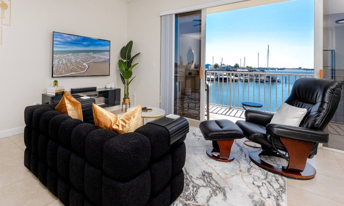 St. Petersburg - Clearwater Resort | Elegant Waterfront Place for Two/Boca Ciega Resort