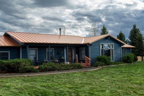 Ennis House | Elegant Western-Style Vacation Rental with Mountain Views near Madison River in Ennis, Montana