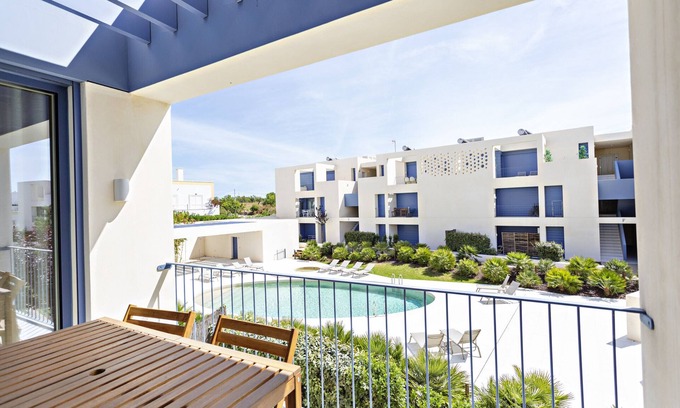 Conceicao e Cabanas de Tavira Apartment | Elegant with pool view