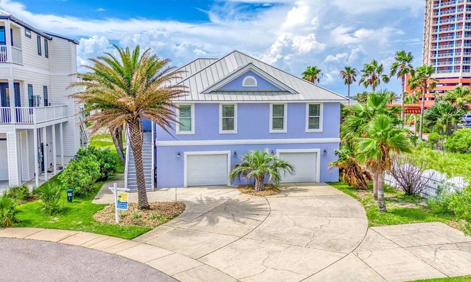 Pensacola Beach House | Elegantly decorated 3 bdr/3.5 bath home in gated community w/pool & pier.