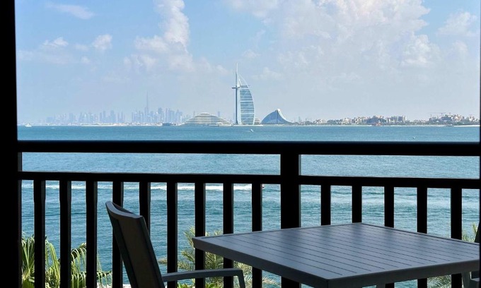 Palm Jumeirah Apartment | Elegantly Renovated 1BR Apartment at 5 Star Resort