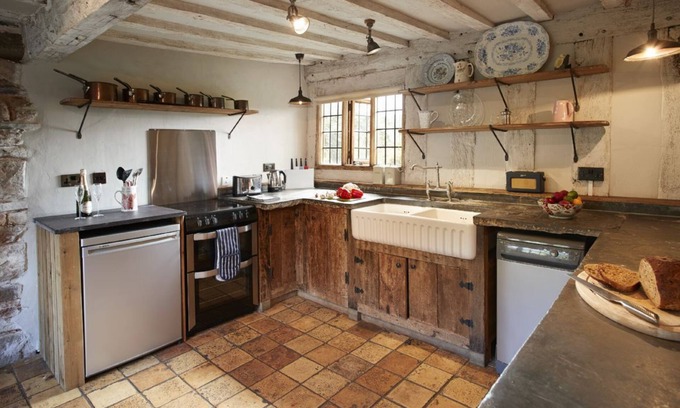 Pauntley Cottage | Elinor Fettiplace, in the grounds of Elizabethan Pauntley Court, is perfect for a romantic escape.