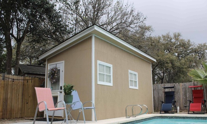 North Central Thousand Oaks Cabin | Eli’s Pool Cabin