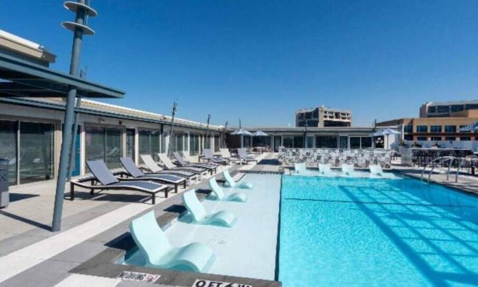 Addison Apartment | Elite Retreat in Addison Circle with Rooftop Pool