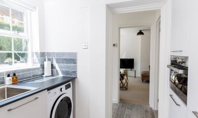 Cheltenham Apartment | Elizabeth House Flat 6