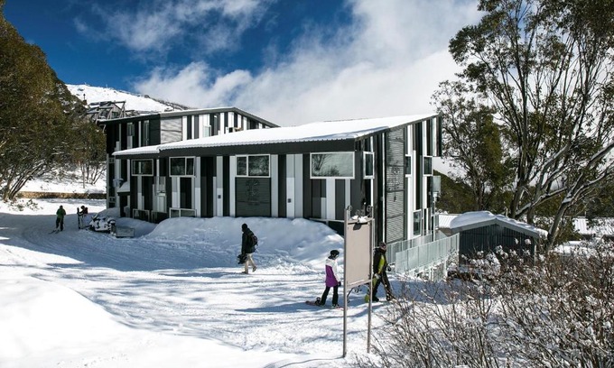 Falls Creek Cabin | Elk at Falls
