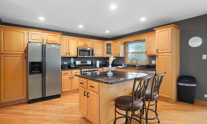 Elk Grove Village House | Elk Grove Village Rental - Kingsbridge Rd