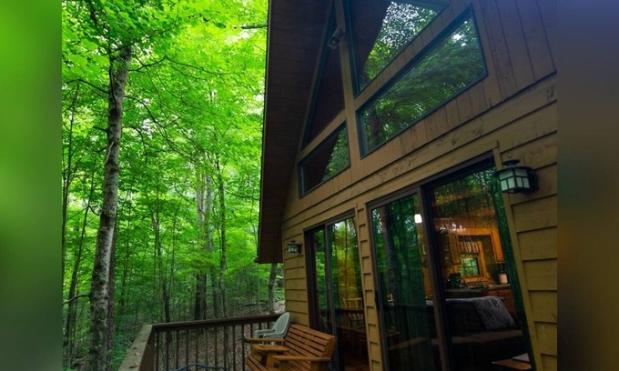 South Bloomingville Cabin | Elk - Hosted by The Chalets