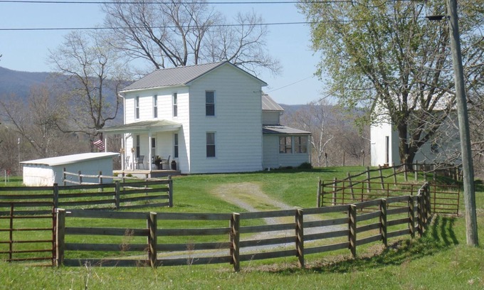 Elkton Other | Elkton, Va. Modernized Farmhouse! Great location in the Shenandoah Valley.