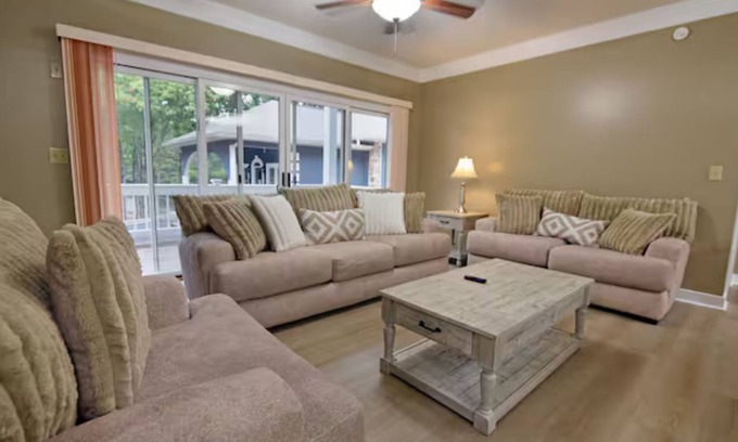 Ellijay Hotel | Ellijay Family Lodge 4BR/4BA + Big Living & Dining