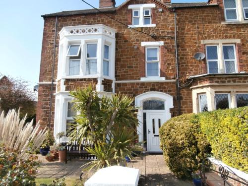 Hunstanton House | Ellinbrook Guest House